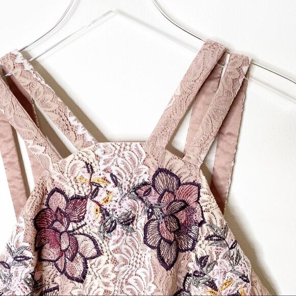 Foxiedox Lace Appliqué Mini Open Back Dress 12 - Picture 5 of 10